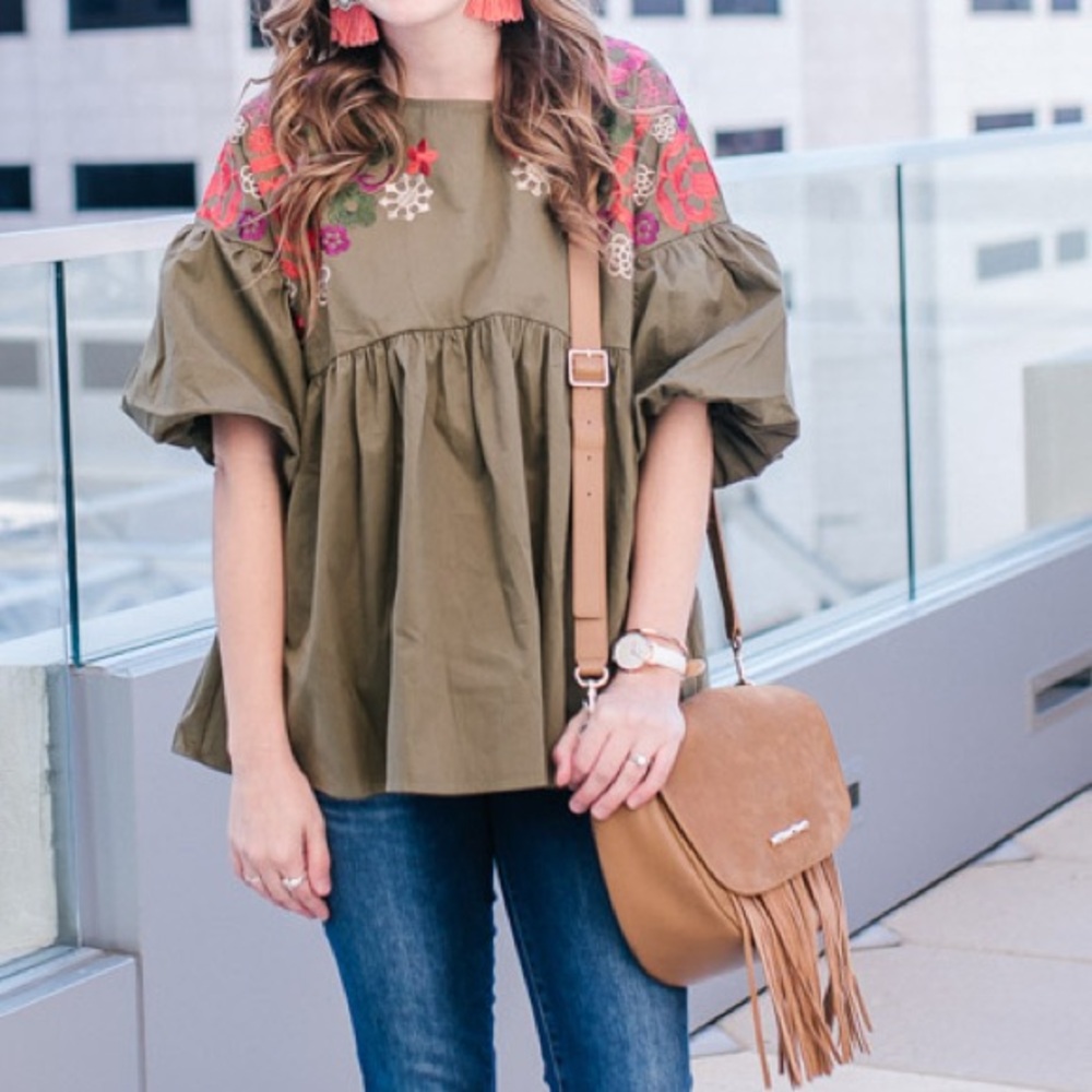 NWOT Oversized embroidered boutique top L